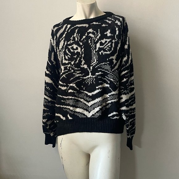 Sweaters - Vintage White and Black Tiger Face Knit Sweater